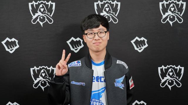 TA：弗赖堡中场勒尔租借加盟埃弗顿，合同含2000万欧条件买断