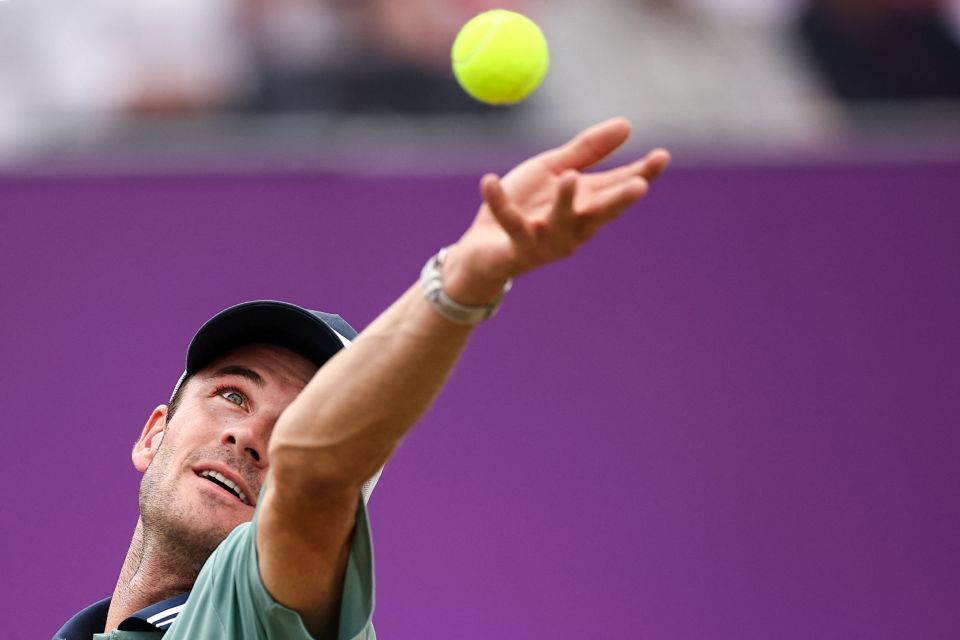 记者：申花战国安艾迪有可能顶替朱辰杰出任主力中后卫.